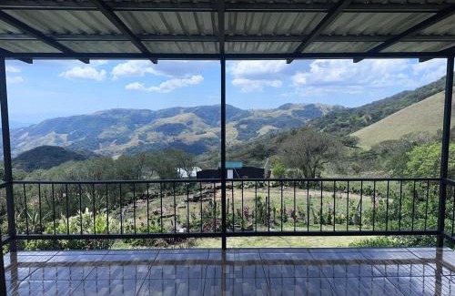 Monteverde Ski Chalet | Higuitos Lodge Cabaña