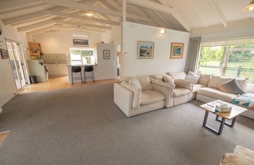 Hihi House | Hihi Haven - Ruawai Two Waters Holiday Home
