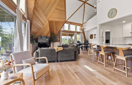 Yosemite Lakes House | Hikari Haven Dome - Hot Tub, BBQ, Planetarium, Loft, Yosemite!