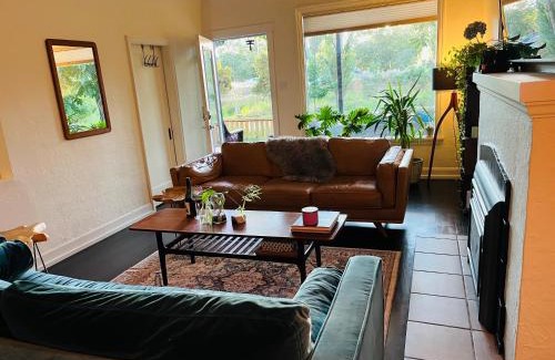 South Central Bed & Breakfast | Hikari-Okanagan Sunshine B&B