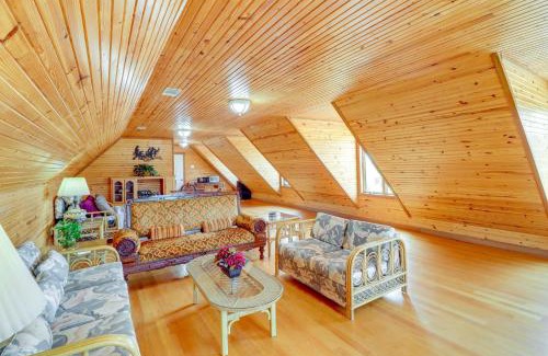 Fairfield Bay Apartment | Hike and Fish Studio with Pool Access in Shirley!