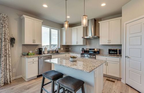 Superior House | Hike, Bike & More: Superior Home 3 Mi to Parks!