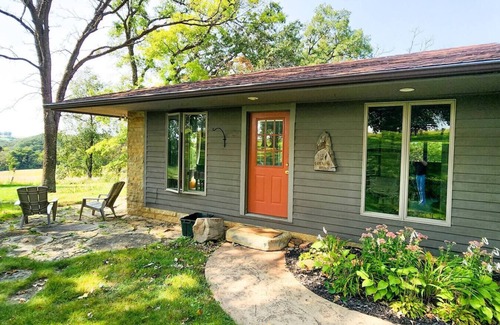 Mineral Point Cottage | Hike/Bike/UTV-Cheese Country Trail Stay