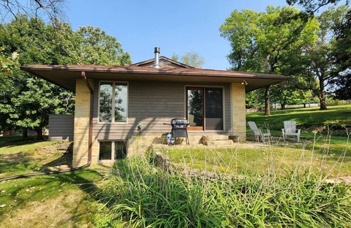 Mineral Point Cottage | Hike/Bike/UTV-Cheese Country Trail Stay