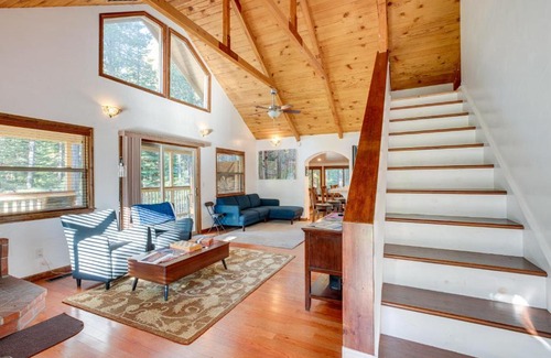 North Upper Truckee House | Hike, Boat and Ski South Lake Tahoe Home