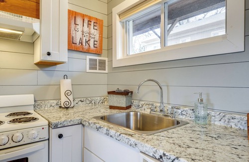 Cape Fair Apartment | Hike, Boat, Fish & More: Table Rock Lake Cottage