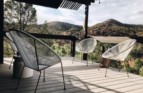 Back O' Beyond House | Hike Cathedral Rock and then cool off in Oak Creek!