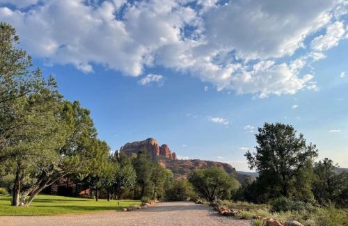 Back O' Beyond House | Hike Cathedral Rock and then cool off in Oak Creek!
