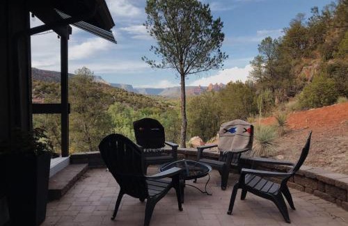 Back O' Beyond House | Hike Cathedral Rock and then cool off in Oak Creek!