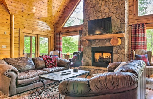 Burnsville House | Hike, Fish and Golf Burnsville Retreat with Deck!