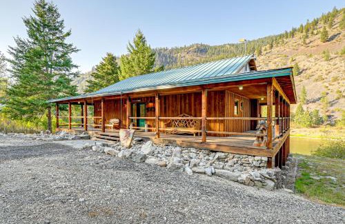 Superior House | Hike, Fish and Unwind Remote Escape in Montana