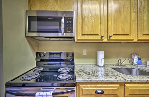 White Haven House | Hike, Fish & Boat: Lake Harmony Retreat w/Deck