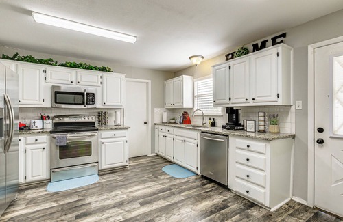 Greenville House | Hike, Fish & Golf: Home w/Patio in Greenville
