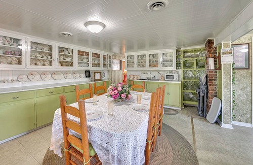 Waneta House | Hike & Fish: Rustic, Timeless McKee Home w/Yard