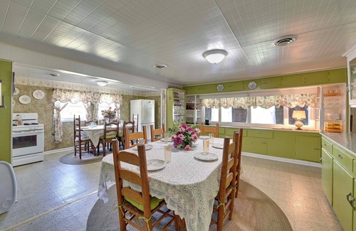 Waneta Cottage | Hike & Fish: Rustic, Timeless Mckee Home w/Yard