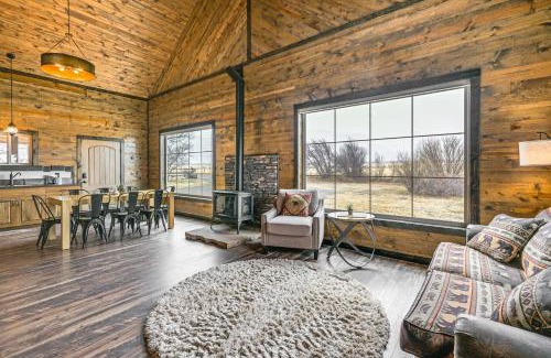 Del Norte House | Hike, Hunt and Unwind Mtn-View Cabin in Del Norte!