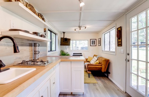 Lithonia Cabin | Hike On-Site: Georgia Tiny Home on Farm Retreat