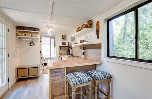 Lithonia Cabin | Hike On-Site: Georgia Tiny Home on Farm Retreat