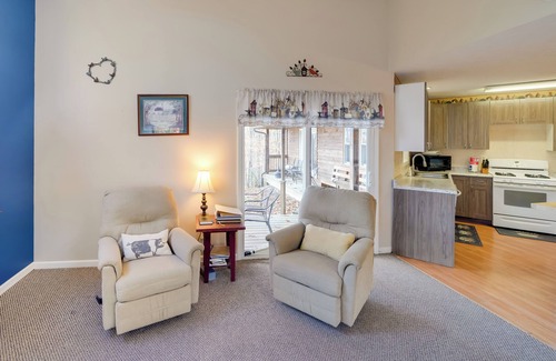 Rosedale House | Hike & Picnic at Group Getaway in Rosedale!