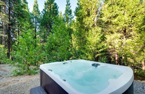 Croft House | Hike, Ski and Unwind Cabin with Hot Tub in Pioneer!