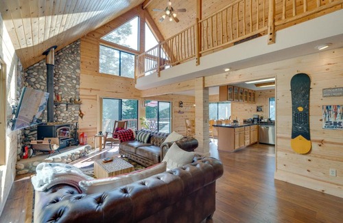 Croft House | Hike, Ski and Unwind Cabin with Hot Tub in Pioneer!
