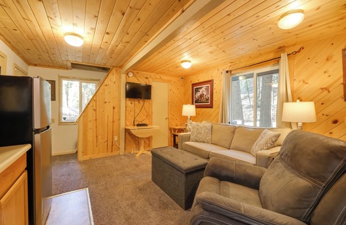 Arnold Cabin | Hike, Ski & Sip: Arnold Cabin 4 Mi to State Park!