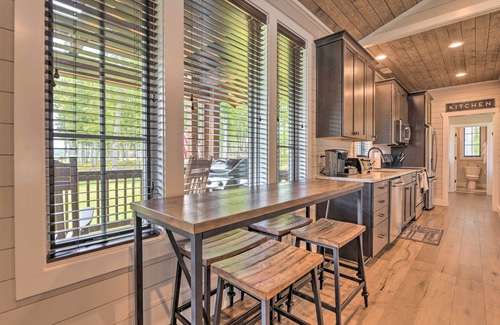 Glenville Cottage | Hike to Waterfalls: Chinquapin Mountain Retreat