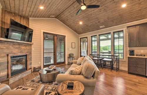 Glenville House | Hike to Waterfalls Chinquapin Mountain Retreat