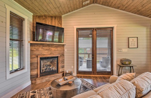 Glenville House | Hike to Waterfalls Chinquapin Mountain Retreat