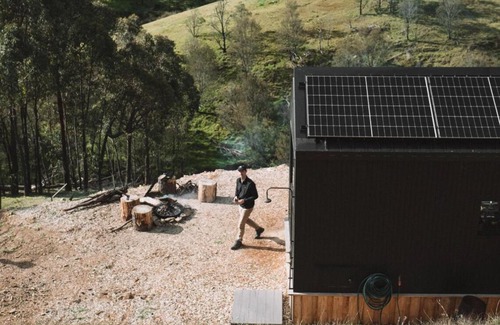 Reedy Creek House | Hike to your Off-Grid Cabin Deep in Nature - Sloane