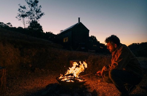 Reedy Creek House | Hike to your Off-Grid Cabin Deep in Nature - Jasper