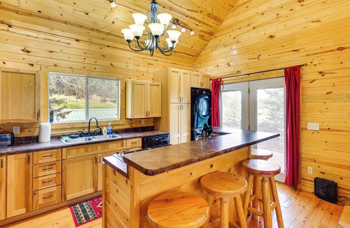 Deadwood Cabin | Hike, Unwind & Bring Your Pet: Deadwood Cabin!