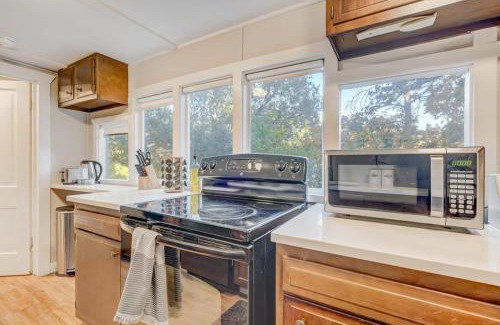 Skyway House | Hiker's Hideaway - Nature Escape BBQ Pit Trails
