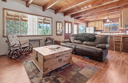 Woodlands House | Hikers Haven -Only steps to the National Forest and trails!