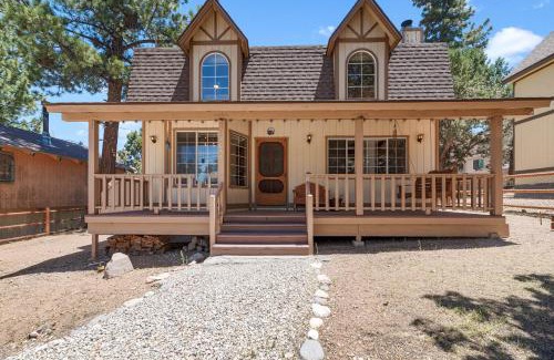Woodlands House | Hikers Haven -Only steps to the National Forest and trails!