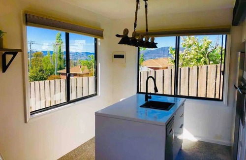 Hobart House | Hikers paradise/couples escape. Cls to MONA/Hobart