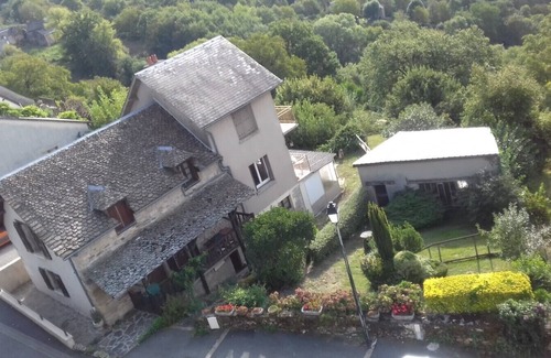 Castelnau-de-Mandailles House | Hiking at the gateway to Aubrac, Lake view, Lot valley, for 4 or 6 people.