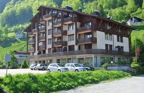 Emmetten Apartment | Hiking biking ski paragliding and recreational paradise.