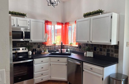 Mountain Shadows House | Hiking*Biking*Hot Tub*Fire Pit*Perfect Location