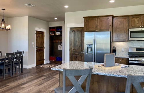Nemo House | Hiking Delight - Premier Waterfront Escape at Twin Canyons Longhorn Ranch
