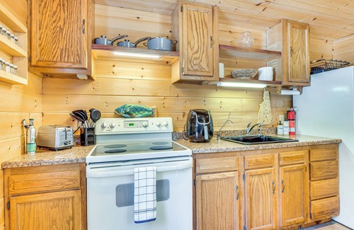 Alton Cottage | Hiking & Snowmobile Trails On-site: Alton Retreat!