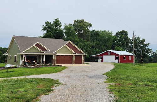 Rock Island Apartment | Hiking, swimming, kayaking, fishing and waterfalls.