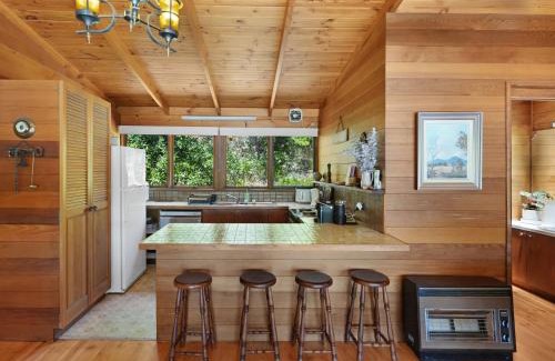 Merrijig House | Hil & Jack's Riverfront Cabin, Merrijig Mt Buller