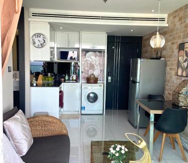 Pratumnak Hill Apartment | Hill and Super Seaview condo