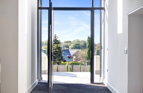 Hove House | Hill Brow- Luxury home with swimming pool, hot tub, sauna, cinema&games room and much more!