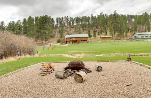 Hill City House | Hill City Log Cabin Along Newton Creek!