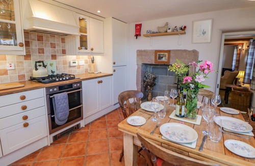 Winster Cottage | HILL COTTAGE, family friendly, character holiday cottage in Winster
