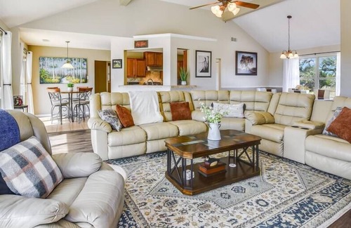 Burnet House | Hill Country & Biking Retreat