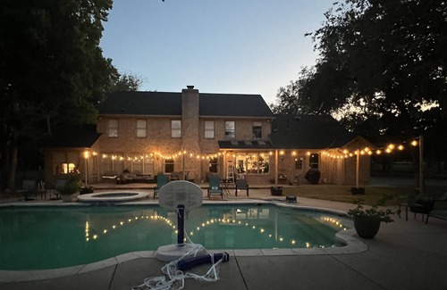 Leander House | Hill Country Family Retreat