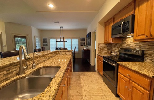 Barton Creek Lakeside Cottage | Hill Country getaway at Barton Creek Lakeside near Lakecliff Golf Club.